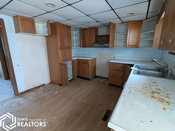 3rd image of 2205 Market St
