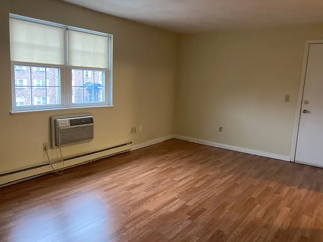 2 bed, 1000 sqft, $1,825 — Photo 4