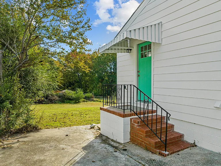 206 Raynor St — Photo 15