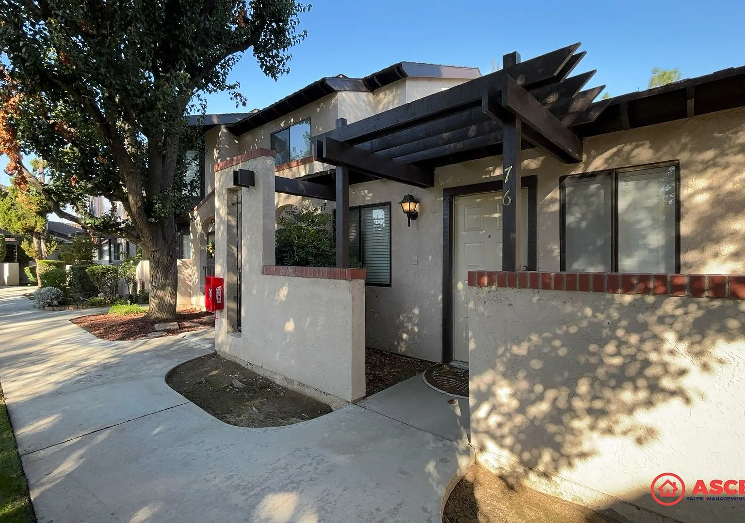 Stunning Updated 2BD/1BA Home in Bakersfield's 93309 Community Pool, & All Pets Welcome! — Photo 1