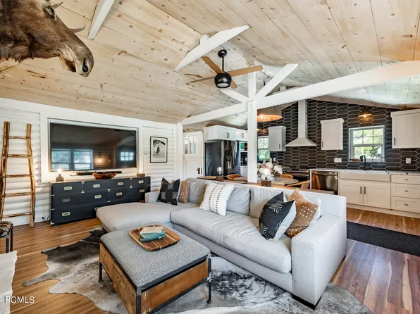 1250 Country Ln, Kamas, UT 84036