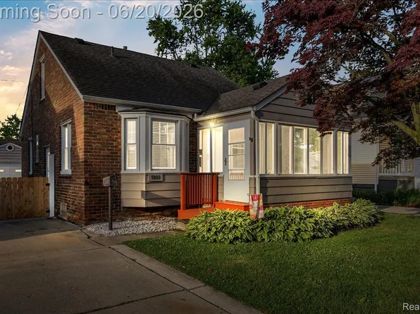 1009 Harvard Rd, Berkley, MI 48072