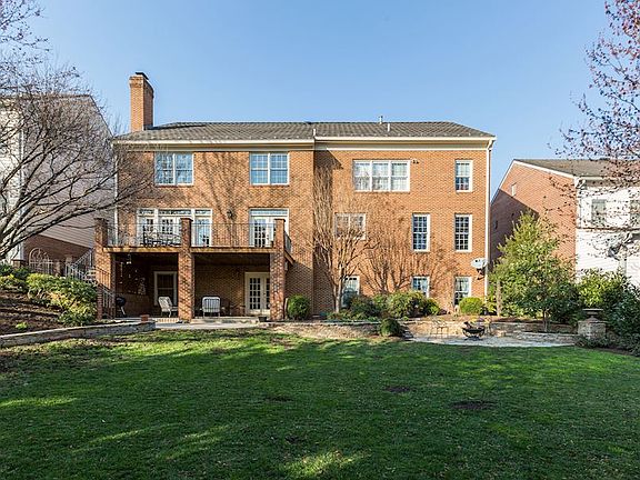 Great, Level, Fully Fenced Backyard