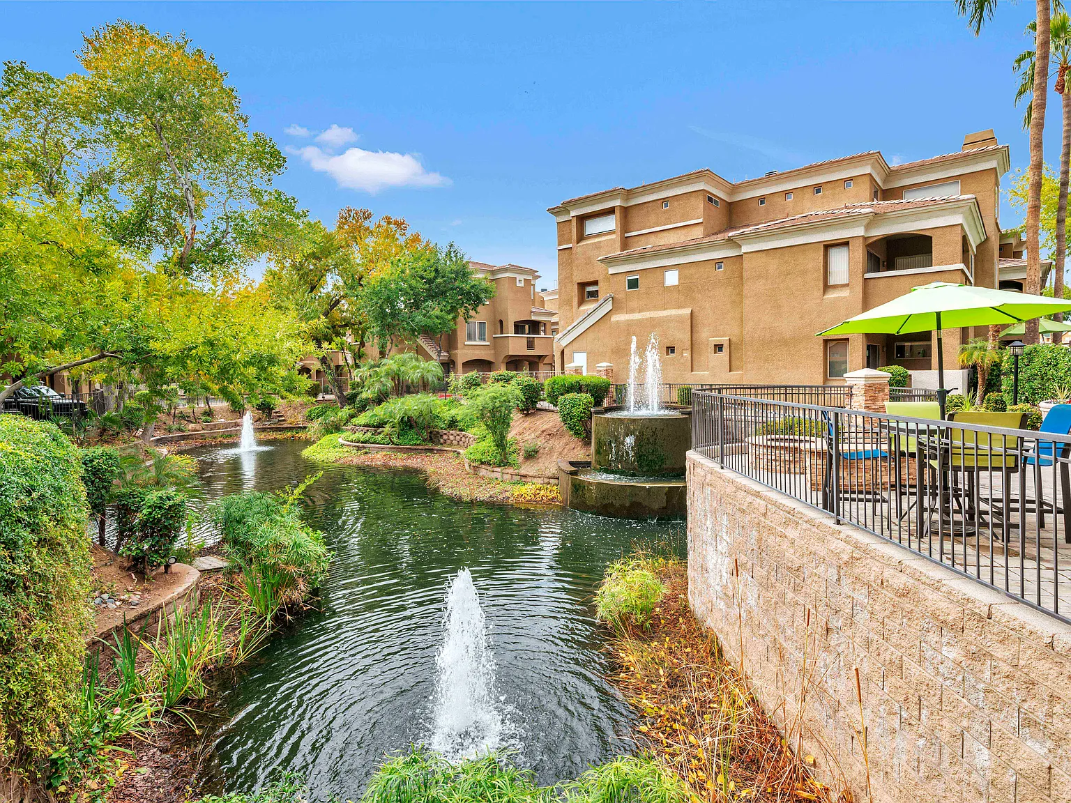 2 bed, 2.5 bath, 1274 sqft, $2,000 — Photo 3