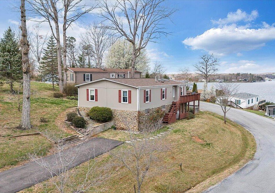 1st image of 300 Mill Lake Rd