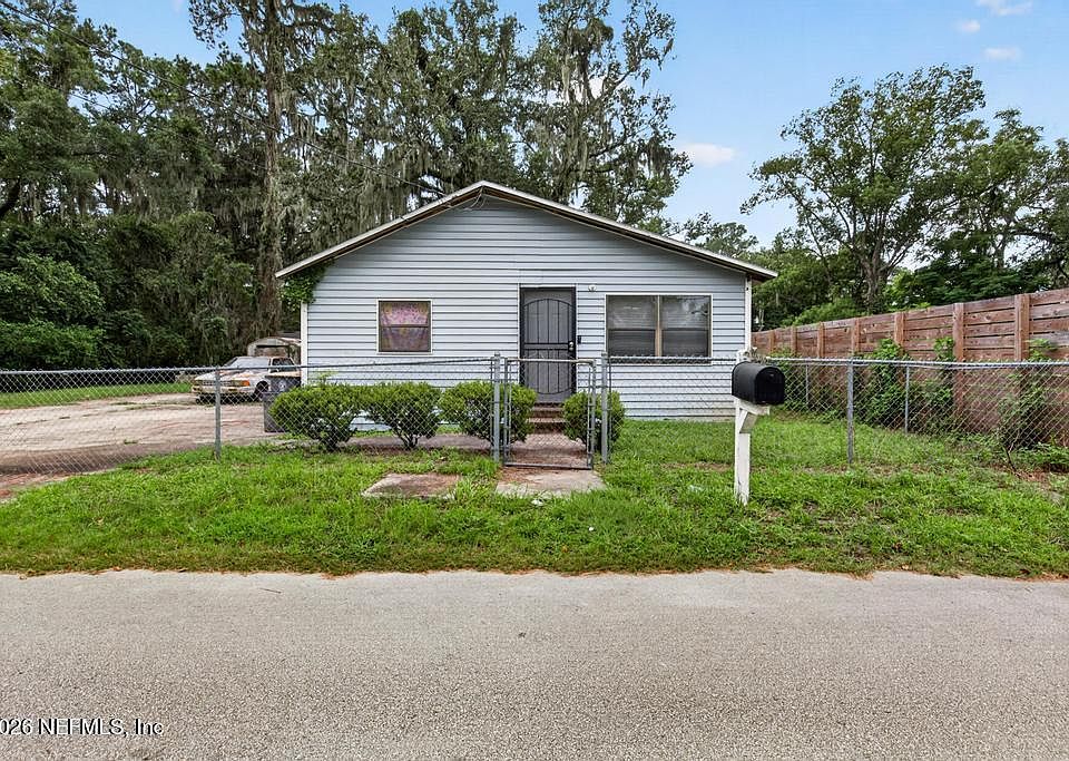 1st image of 2054 THOMAS Court