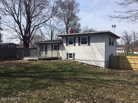 3rd image of 801 W Milham Ave