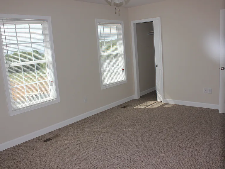 816 Carson Cir — Photo 9