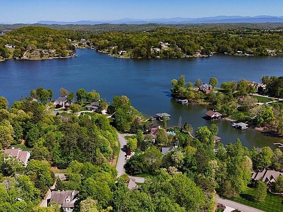 2nd image of 190 Lake Crest Dr
