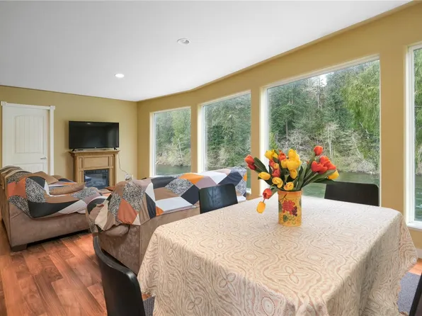 2420 Campbell River Rd, Campbell River, BC V9W 4N7