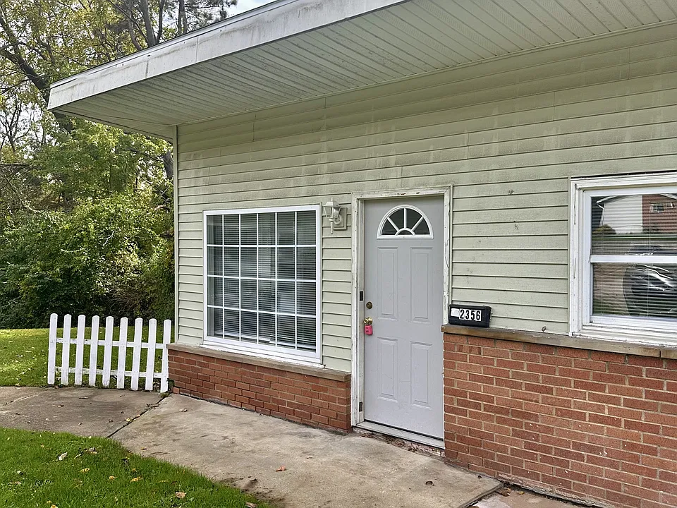 2356 Newton St