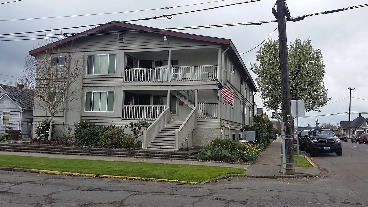 Town & Country Apartments - 201 S Edwards St #2