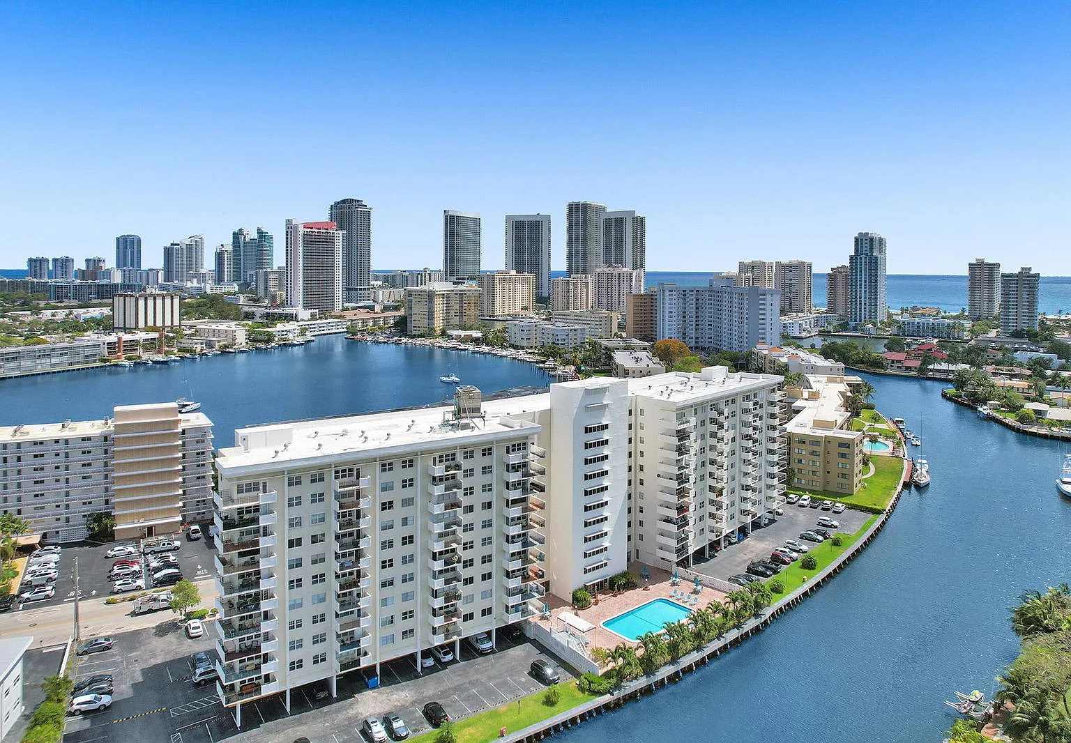 2 bed, 2.0 bath, 1300 sqft, $3,500 — Photo 3