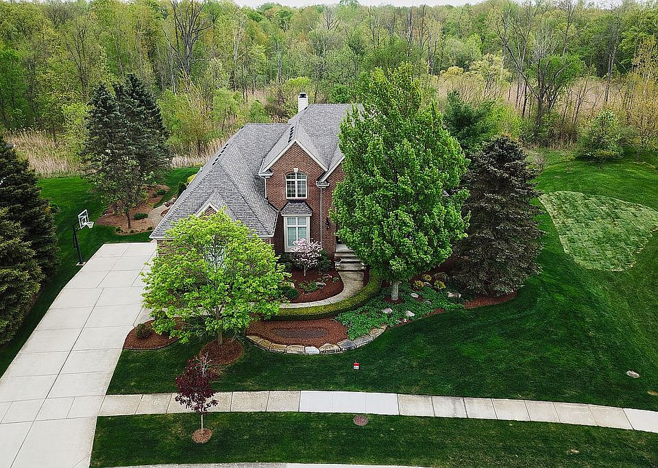 1st image of 2724 Hawthorne Dr S