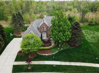 2724 Hawthorne Dr S, Shelby Township, MI 48316