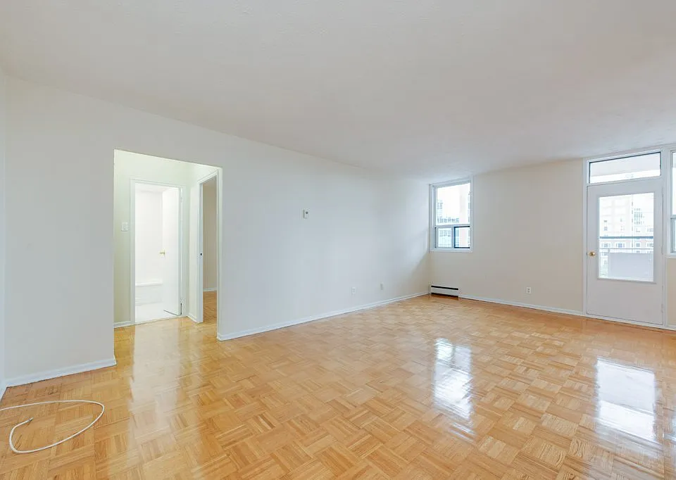 10 Huntley St #1