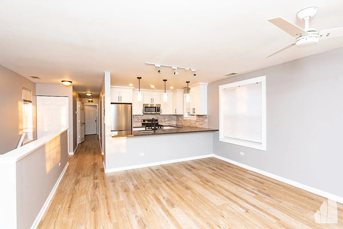 Building Photo - 1471 N Larrabee St #C