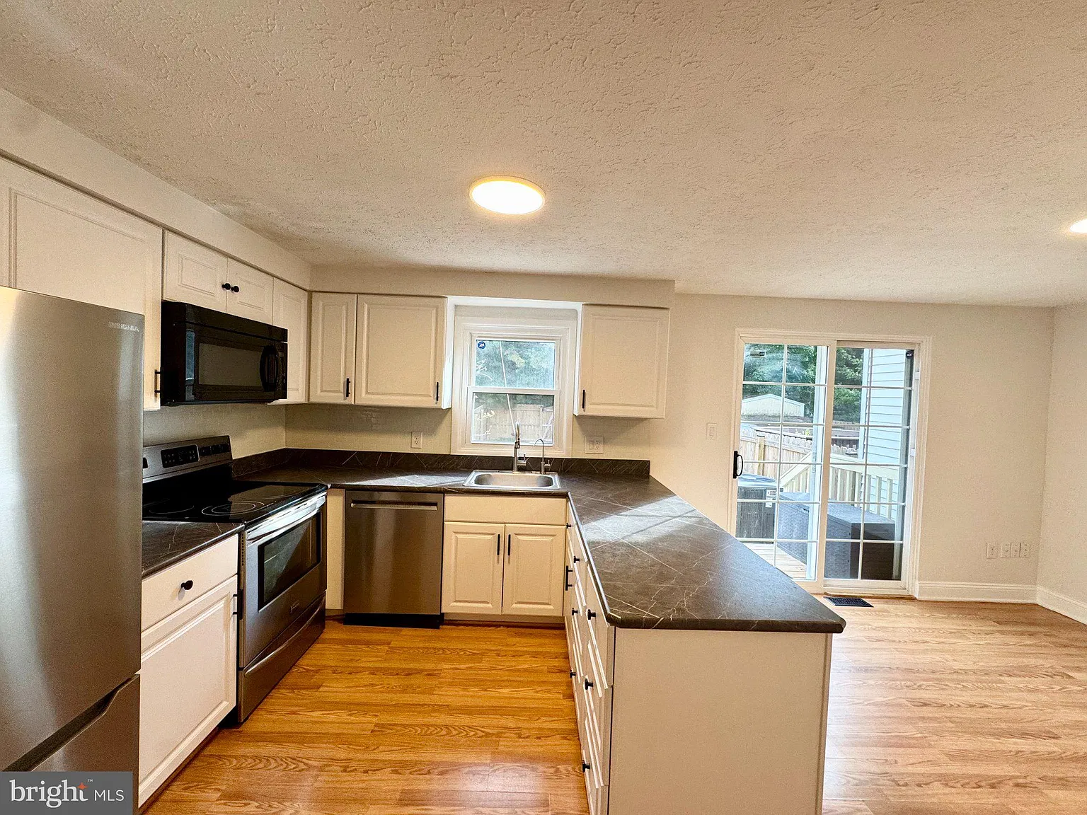 2 bed, 3.5 bath, 2280 sqft, $2,700 — Photo 4