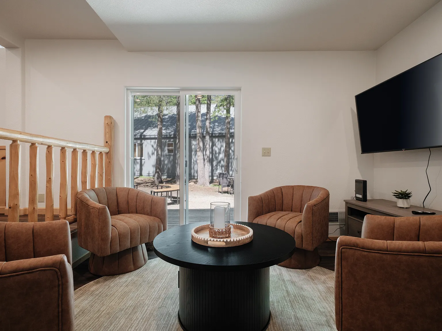 4 bed, 2100 sqft, $5,600 — Photo 3