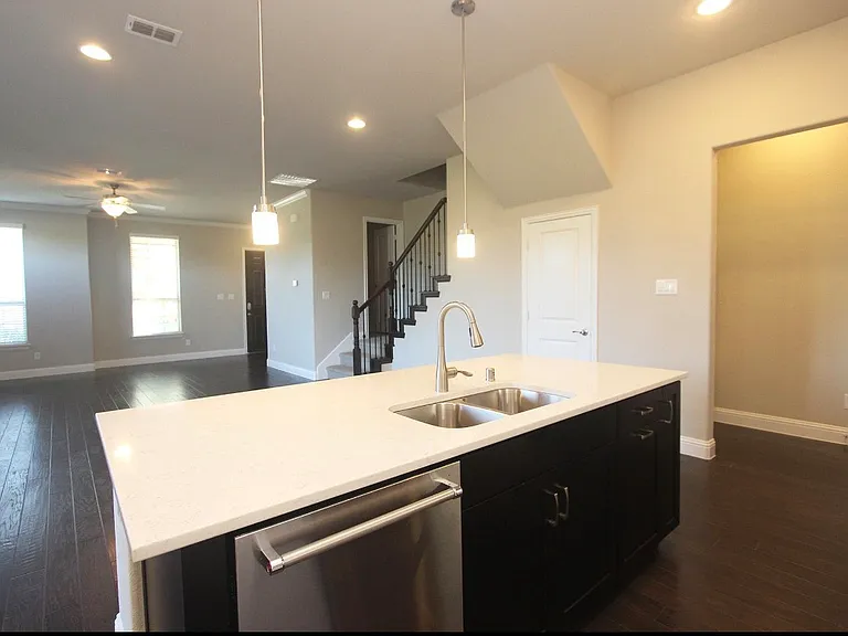 600 Ansley Way — Photo 6