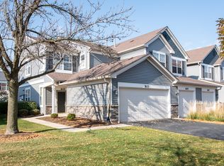 805 Genesee Dr #805, Naperville, IL 60563