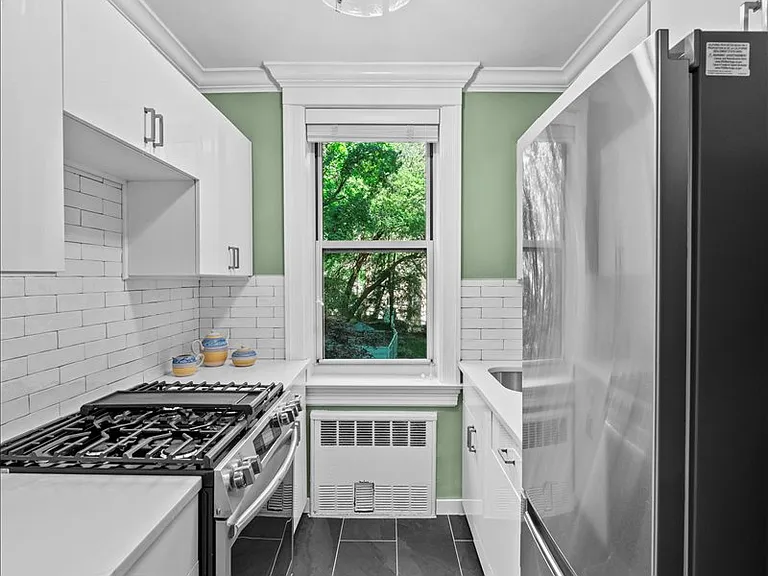 629 Kappock St #4G — Photo 3