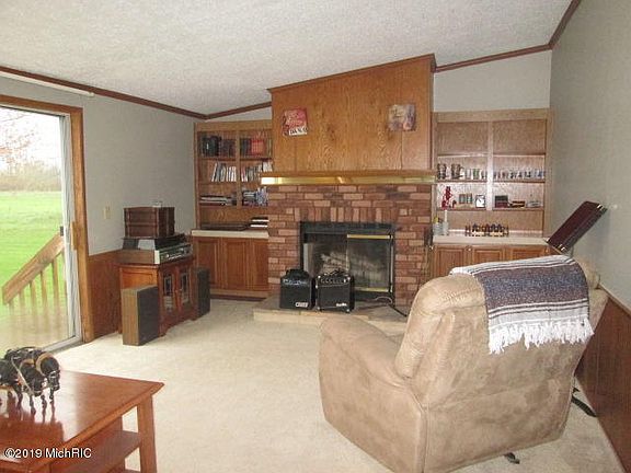 2nd image of 555 32nd Ave