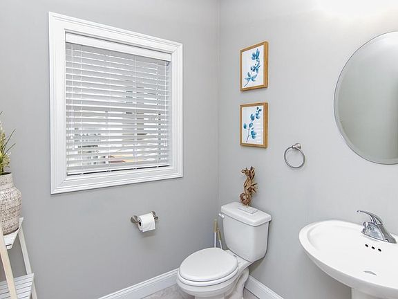 4th image of 52 Leanne Way #52