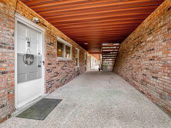 4th image of 300 Bayou Blvd APT 101