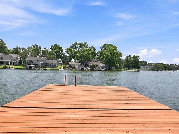 2nd image of 46 Emerald Shore Dr