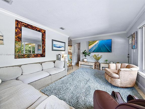 5th image of 221 Cornell Dr