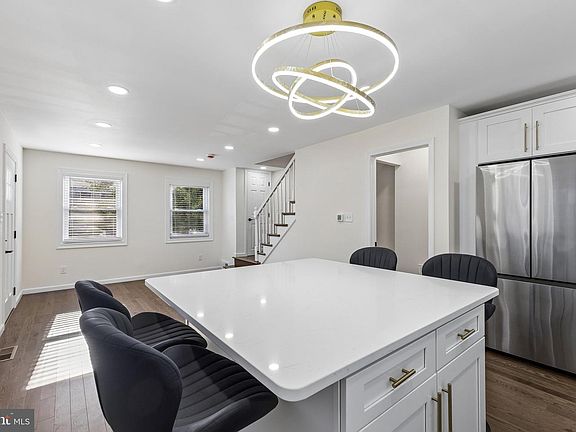 5th image of 33 Underwood Pl