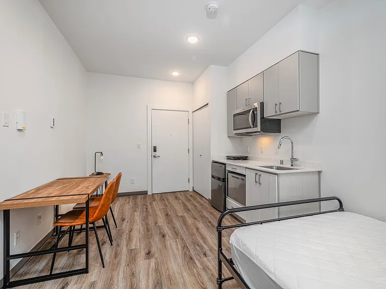 Fifty-Two Apartments — Photo 13