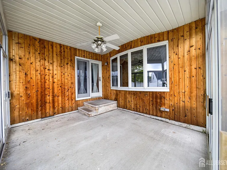 95 Pine St — Photo 8