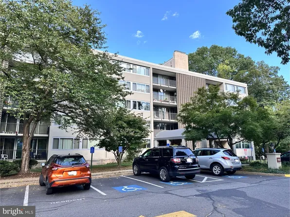 4415 Briarwood Ct N APT 1, Annandale, VA 22003