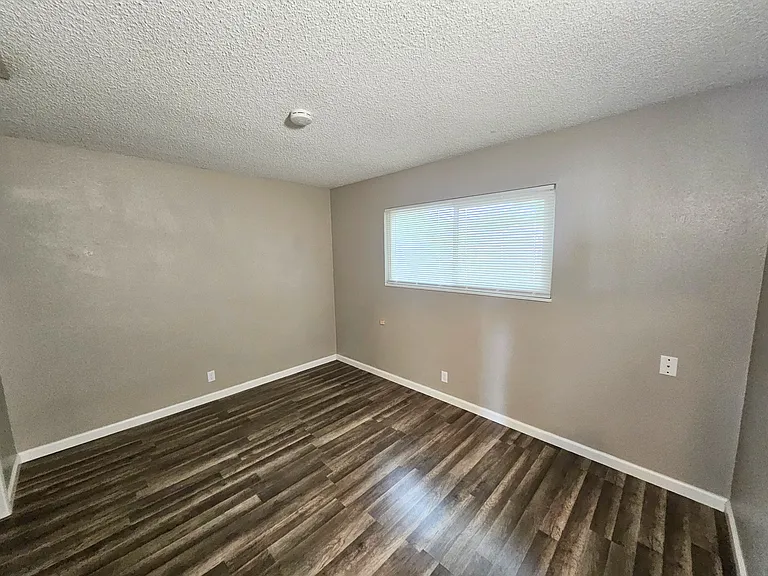 253 N Walnut Ave — Photo 10