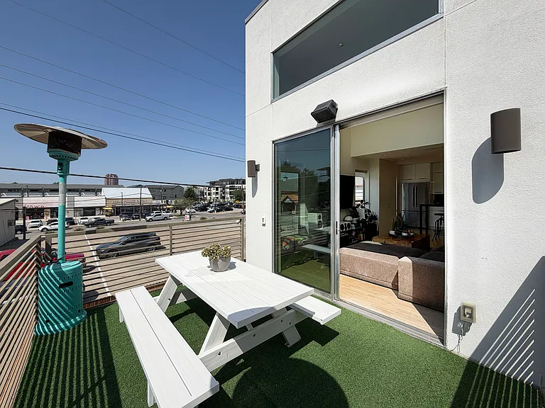 Neighborhood favorites, like Local Public Eatery are right in your backyard, along with downtown views
.