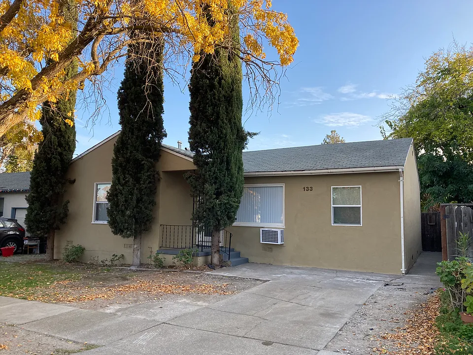 133 Mae Ave