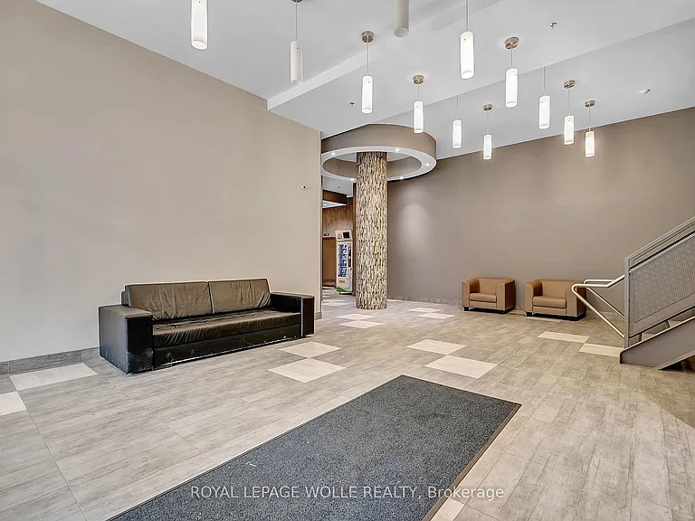 280 Lester St #812 — Photo 18