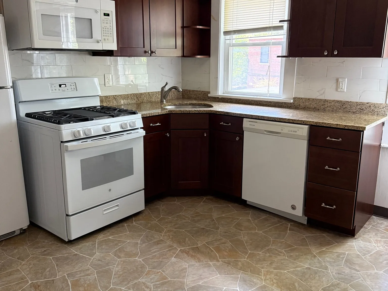1 bed, 1.0 bath, 1000 sqft, $2,700 — Photo 4
