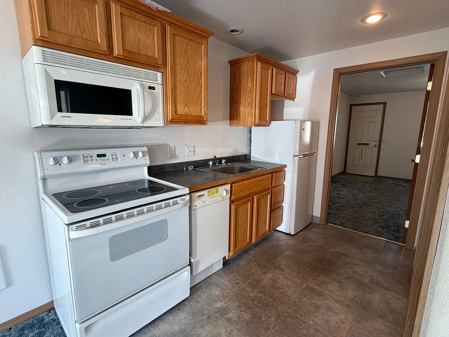 1 bed, 1.0 bath, $1,345 — Photo 2