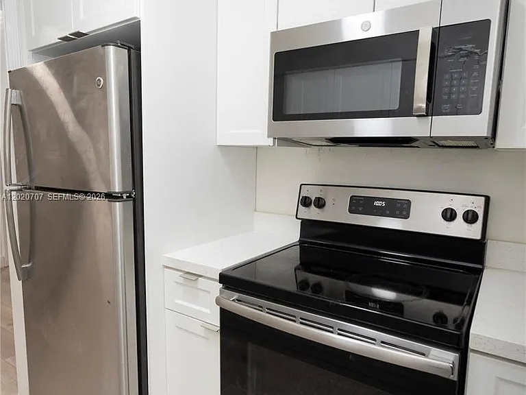 111 SW 31st Ct #1 — Photo 3