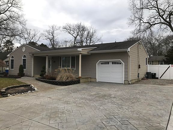 3rd image of 1845 Lakeside Dr S
