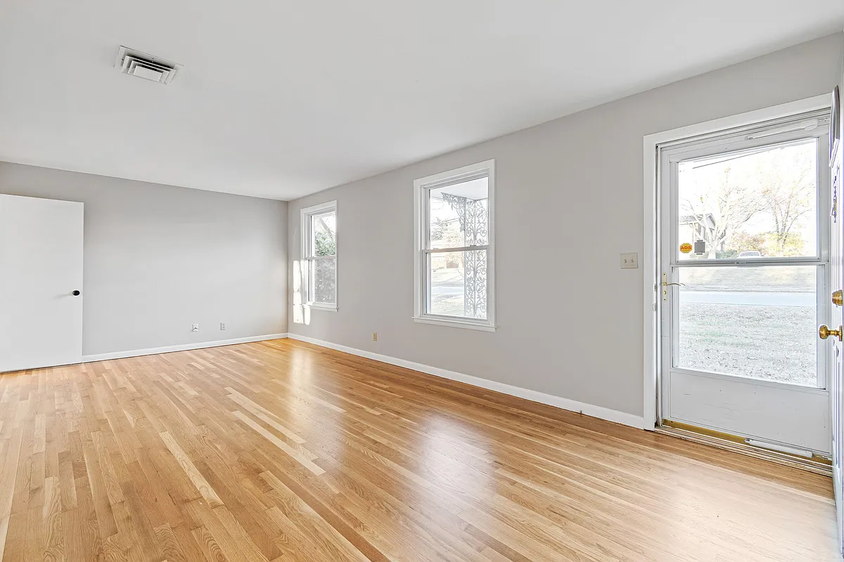 Photo 2 of 16 - 429 Wauford Dr - Nashville, TN Living room with hardwood floors - 429 Wauford Dr