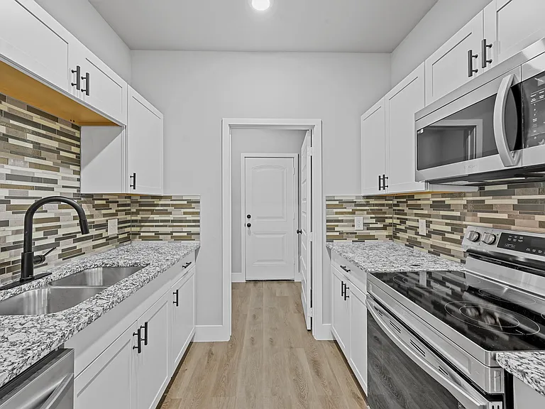 6147 Shawnee Dr — Photo 8