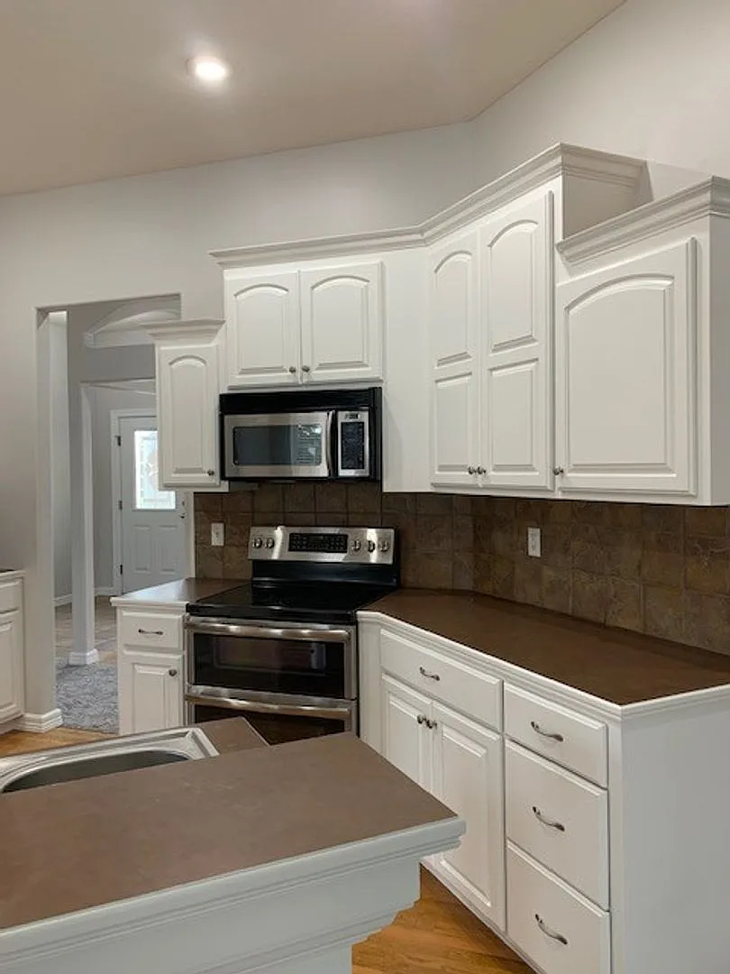 Republic Schools - Executive 4 Bed 3 Bath 2 Car Garage For Rent In Battlefield — Photo 4