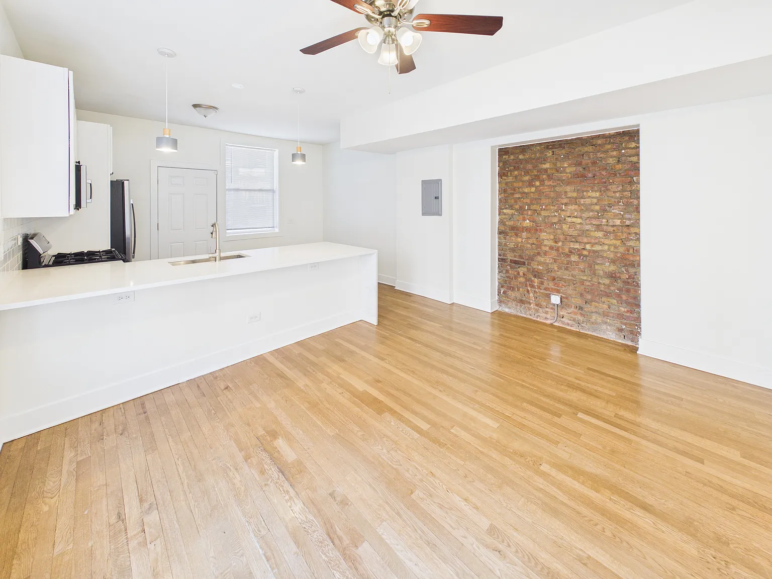 3 bed, 1200 sqft, $2,095 — Photo 4