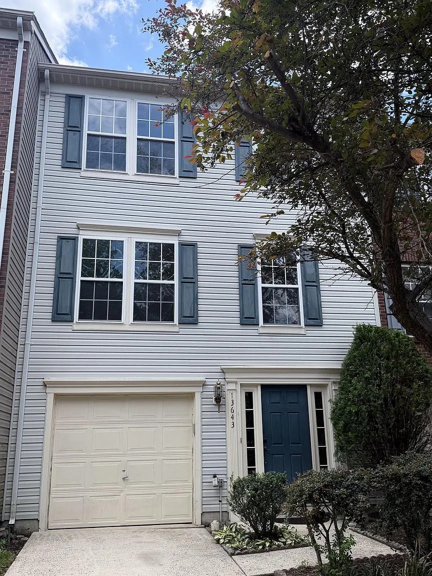3 bed, 2.5 bath, 1628 sqft, $3,200 — Photo 2