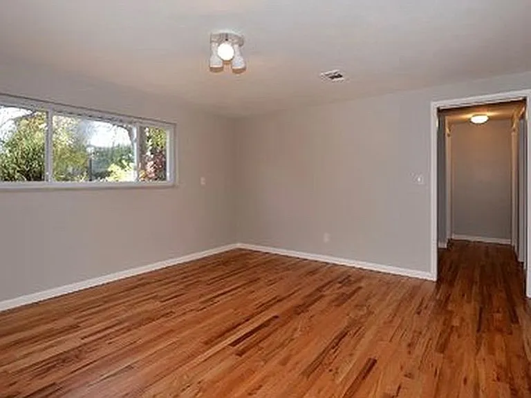 325 N Roosevelt Ave — Photo 20