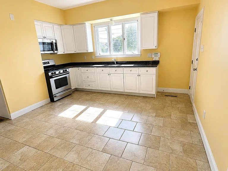 406 Admiral St #1 — Photo 2